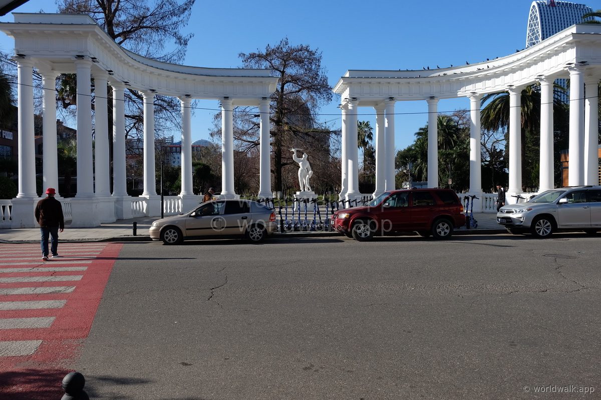 6 May Park Batumi — a quieter alternative to the Boulevard with a lake and local atmosphere