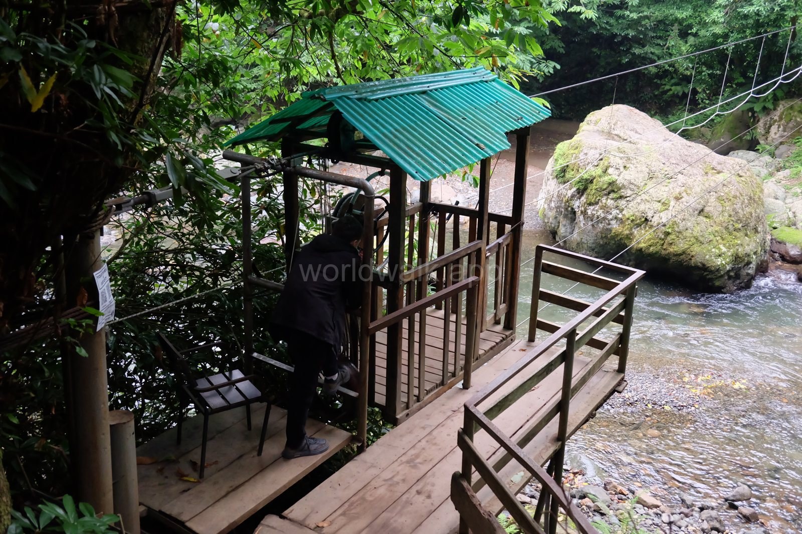 The hand-operated cable crossing with the ferryman’s hut by the river in Mtirala